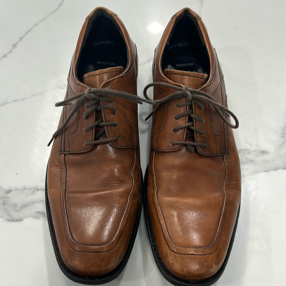 Johnston & Murphy Brown Sheepskin Dress Shoes. Size 9M